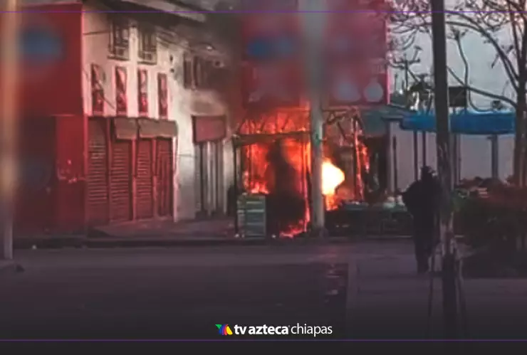 Incendio consume locales cerca de Merposur en San Cristóbal de Las Casas