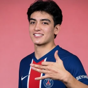 Se supo: la fortuna que podría pagar PSG por Gilberto Mora en pesos mexicanos