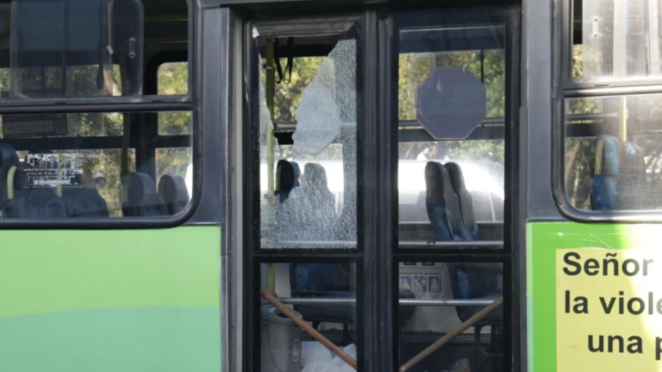 Ataque armado contra un camión de pasajeros deja a un hombre sin vida