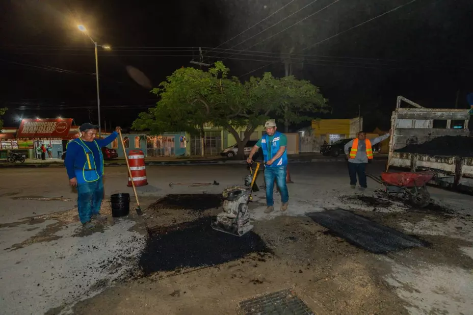 Alcaldesa de Mérida, Cecilia Patrón, inicia jornadas nocturnas de bacheo en la capital