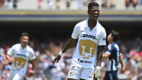 Pumas gana a Monterrey con un hombre menos y se mete a puestos de Liguilla