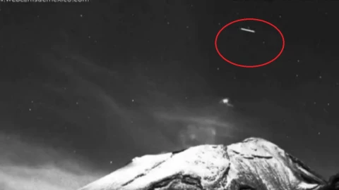 Vuelven a captar paso de supuesto OVNI por el volcán Popocatépetl