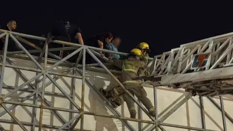 Movilización-de-emergencias-por-persona-suicida-en-Plaza-Mayor-de-Torreón.jpg