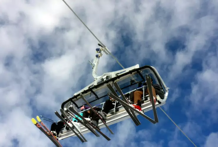 hombre cae desde 70 metros de altura.png