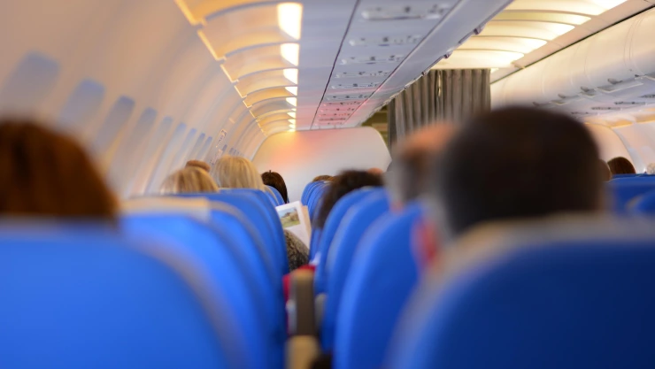 ¿Qué debo de hacer durante las turbulencias en el avión?
