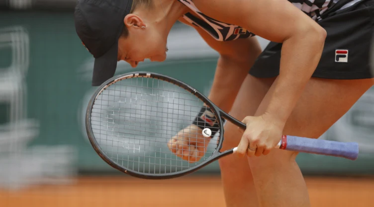 La australiana Ashleigh Barty tras ganar sus semifinal del Abierto de Francia ante la estadounidense Amanda Anisimova, el viernes 7 de junio de 2019. Imagen: AP