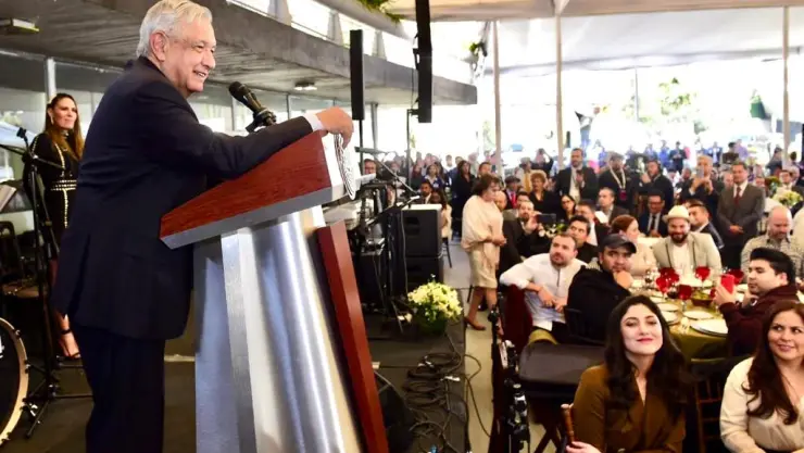 amlo día del compositor.jpg