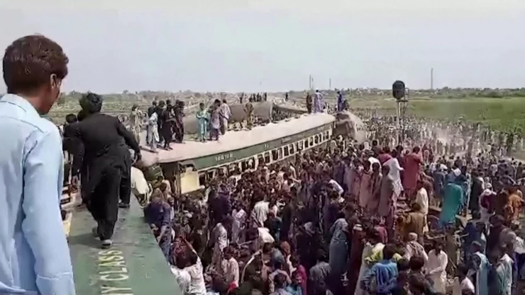 pakistan-accidente-tren-30-muertos