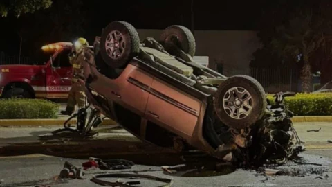 Cinco vehículos resultados con daños tras ser chocados por una camioneta en Guamúchil.