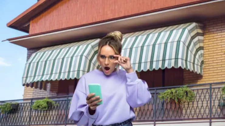 Así puedes poner un toldo en tu casa y que combine con el estilo