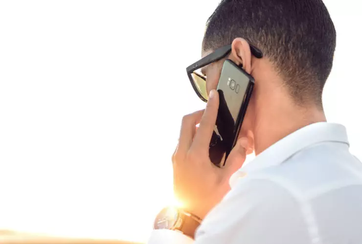 El truco que permitirá a tu celular transcribir llamadas