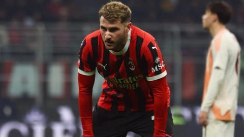 Santiago Giménez en el Milan