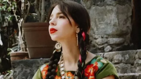 Fan compara a Ángela Aguilar con la Virgen de Guadalupe y desata polémica en redes