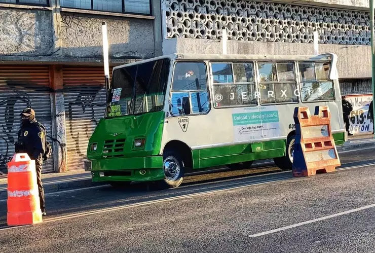 Un abuelito murió esta mañana a bordo de un microbús en Iztapalapa