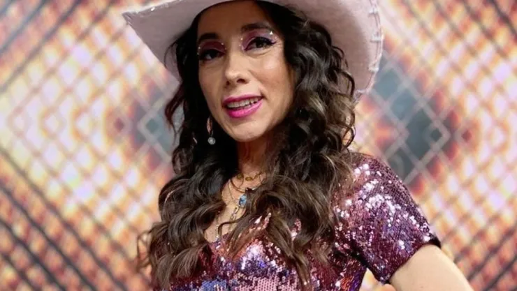 ¡Quiero Cantar! Bella de la Vega triunfa en los memes con su sombrero rosa.
