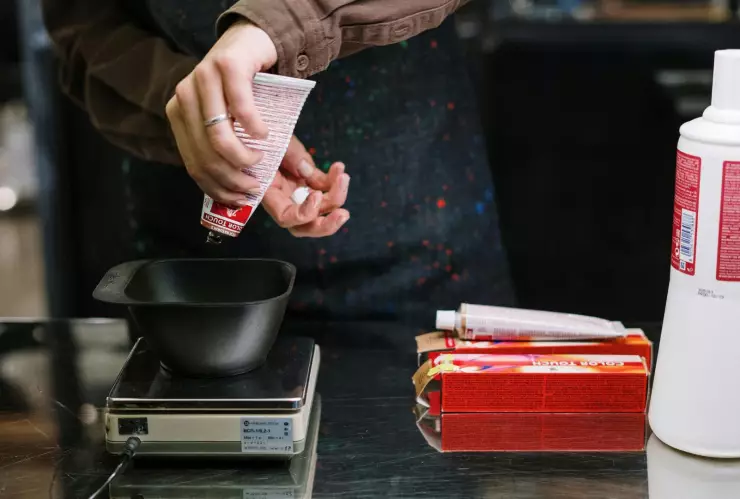 Este es el color de tinte que disimula tus canas y es tendencia en otoño-invierno