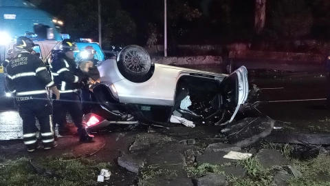 Aparatoso accidente en CDMX: Volcadura en Eje Central deja un lesionado