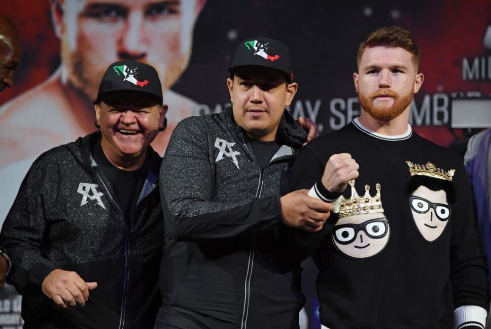 Saúl ‘Canelo’ Álvarez con la Familia Reynoso