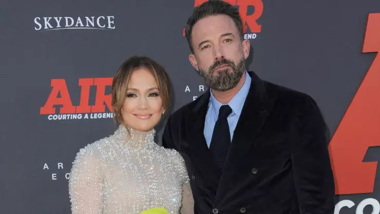 Una imagen reciente de la pareja de Jennifer Lopez y Ben Affleck vistos en una premiere