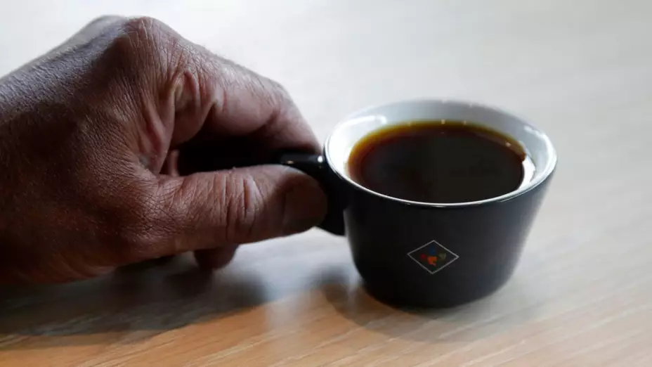 El consumo de café tiene varios beneficios para la salud; pero consumirlo en ayunsa podría afectar a la glucosa