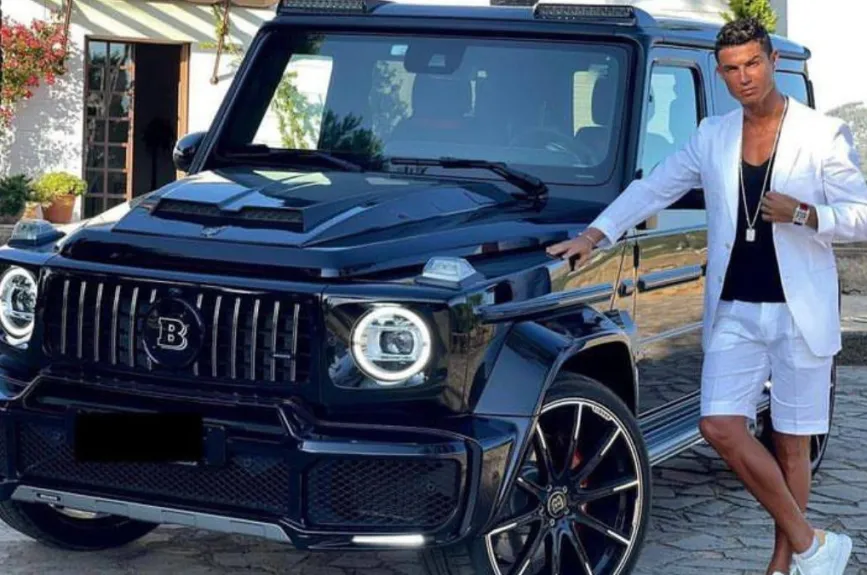 Cristiano Ronaldo y su camioneta.jpg