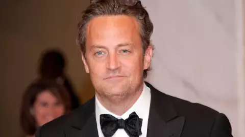 una imagen del famoso actor Matthew Perry