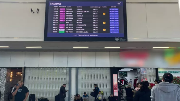 Pasajeros varados en Tijuana: clima detiene operaciones y genera caos en terminal