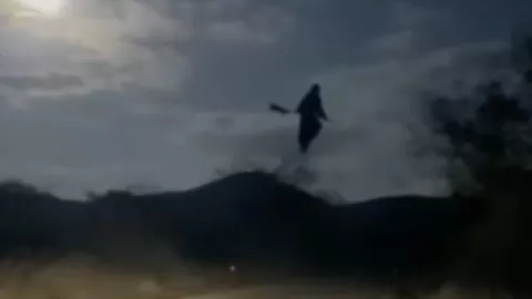 Graban a supuesta bruja volando sobre Catemaco, Veracruz | VIDEO