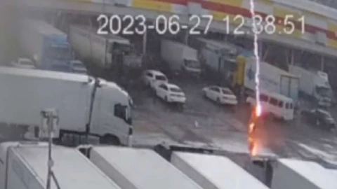 RAYO MATA HOMBRE CABEZA RUSIA