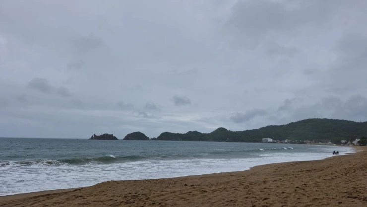 Cierran puertos en Jalisco por tormenta tropical Raymond.jpg