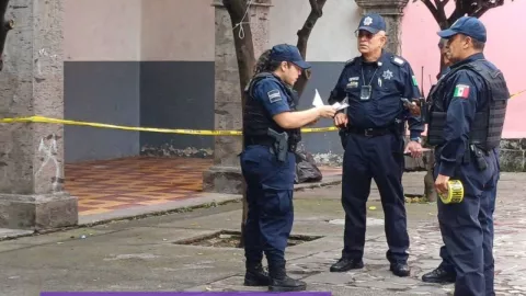 Localizan el cuerpo de un hombre sin vida al exterior de un registro civil en la colonia Aldama Tetlán