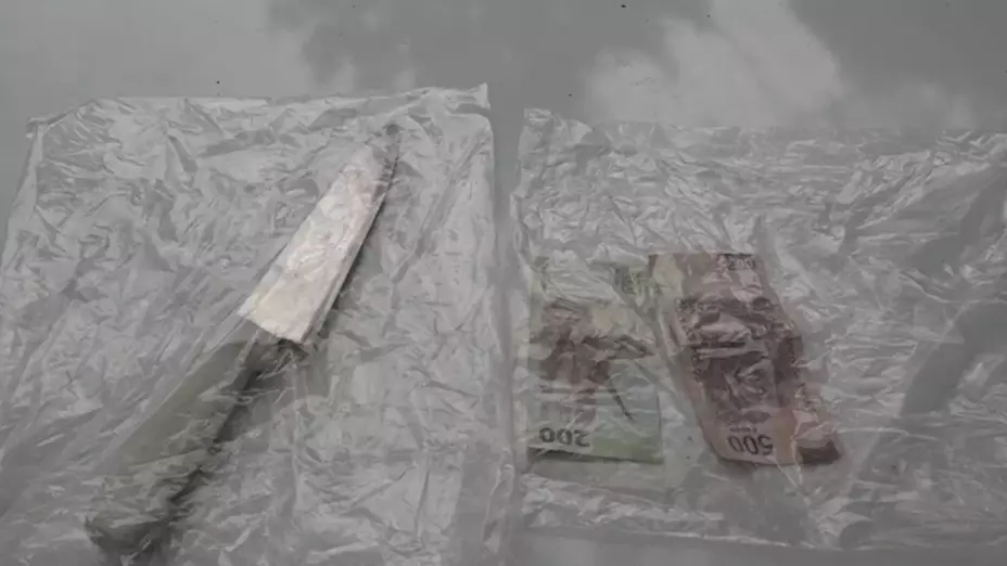 Cuchillo y efectivo encontrado a los colombianos