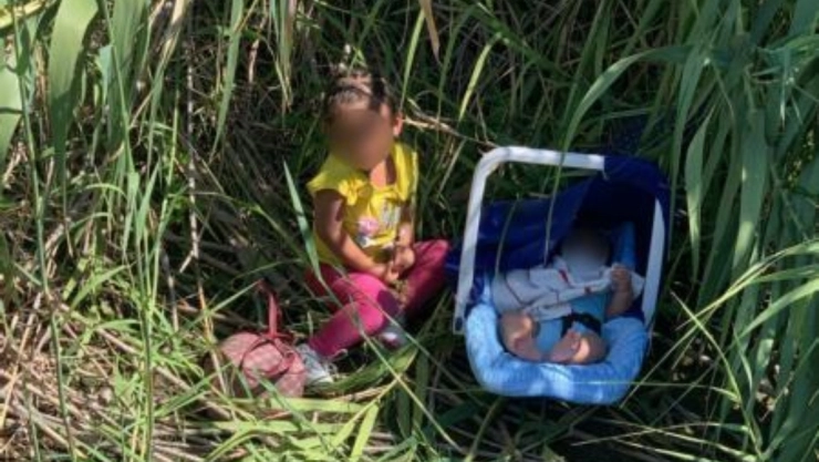 dos niños rio bravo orilla.jpg