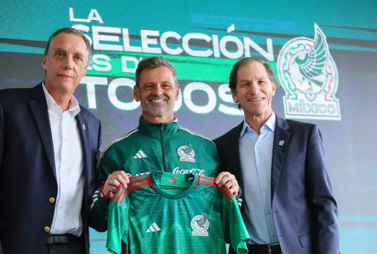 Ares de Parga y Jaime Ordiales en la presentación de Diego Cocca con Selección Mexicana
