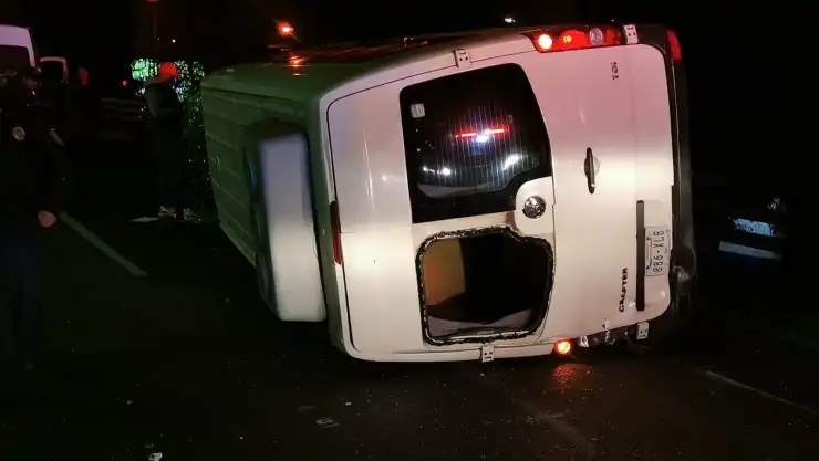 volcadura_camioneta_Periférico.jpeg