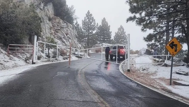 Cae primera nevada en Parque Nacional San Pedro Mártir y lo cierran