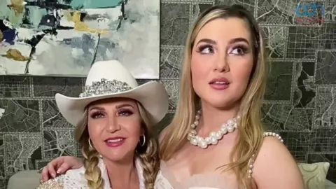 Alicia Villarreal y Melenie Carmona.jpg