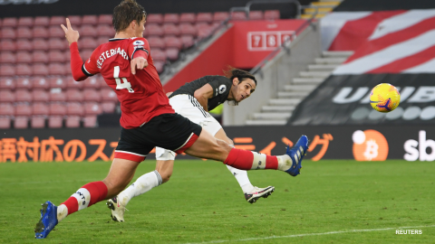 Edinson Cavani anota su segundo gol