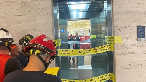 Se desploma elevador en plaza Mítikah
