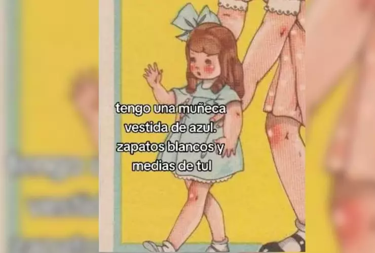 muñeca vestida de azul.jpg