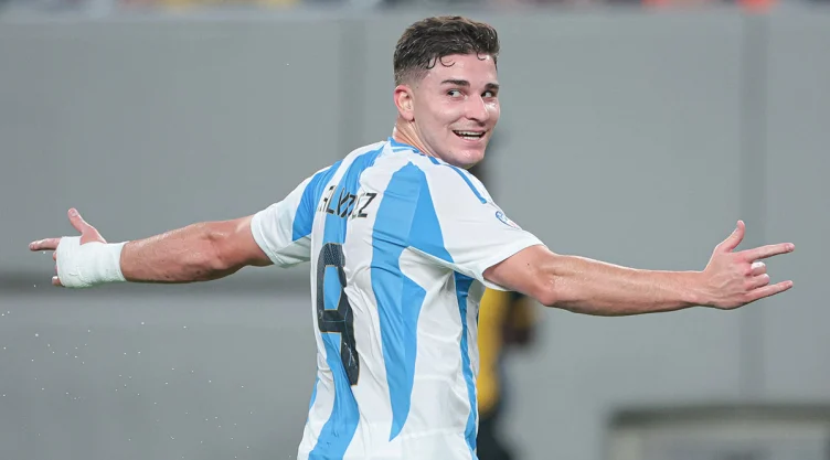 Julián Álvarez con la selección de Argentina