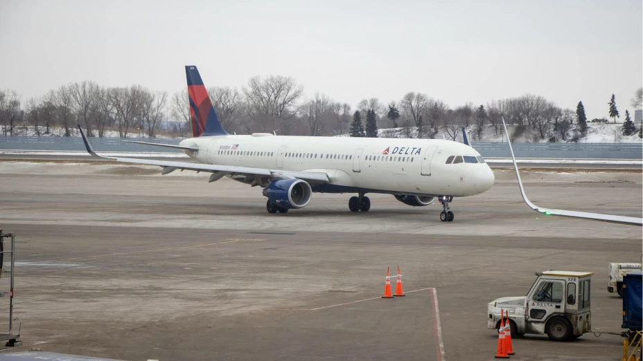 Otro avión aterriza de emergencia por olor a humo HOY 24 de febrero de 2025.jpg