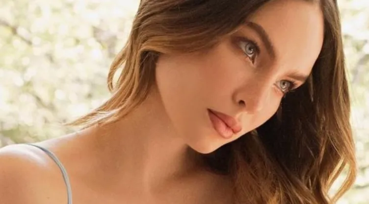 Belinda luce un rostro irreconocible en FOTO junto a Christian Nodal.