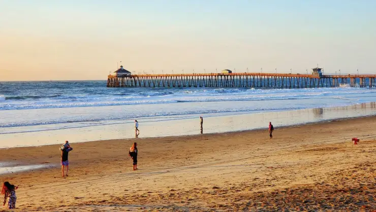 Declaran emergencia en playas de San Diego por aguas negras de México