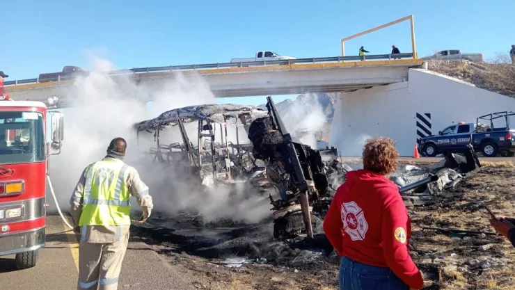 Accidente deja 10 personas calcinadas.