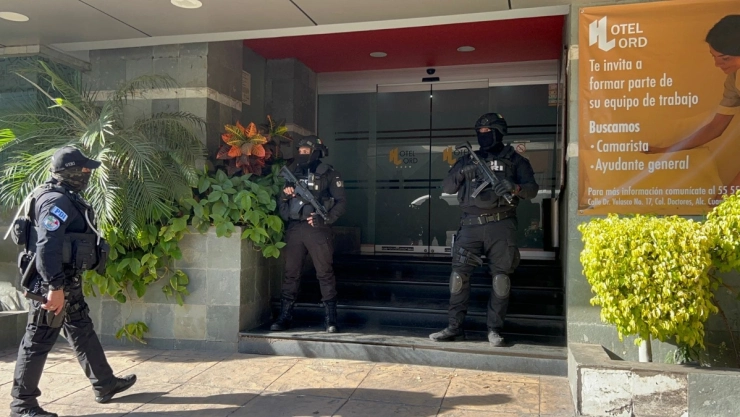 Recatan a 30 migrantes de un hotel en la colonia Doctores