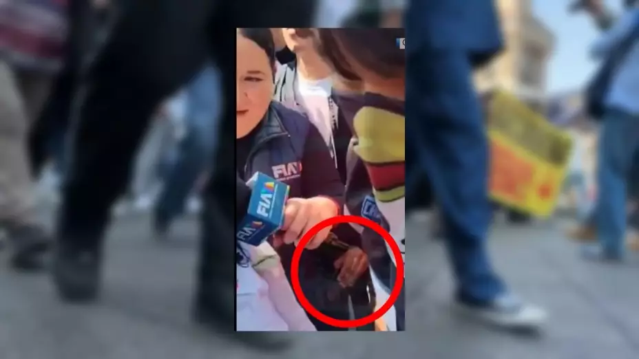 robo celular reportera marcha generacion z.jpg