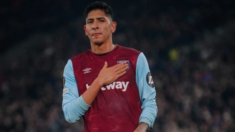 Edson Álvarez se quedaría en West Ham esta temporada