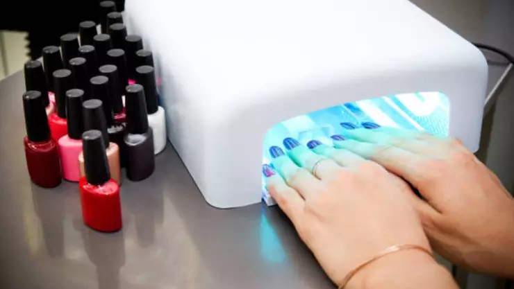 Lámparas UV: ¿peligrosas para las uñas?