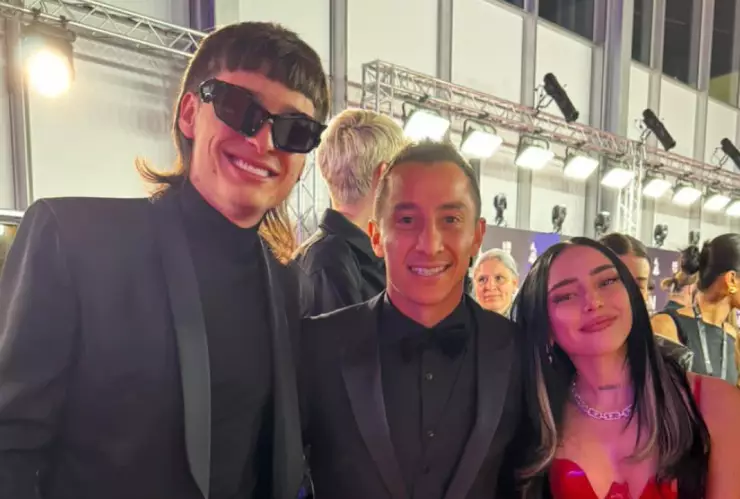 Peso Pluma y Andrés Guardado en los Latin Grammys